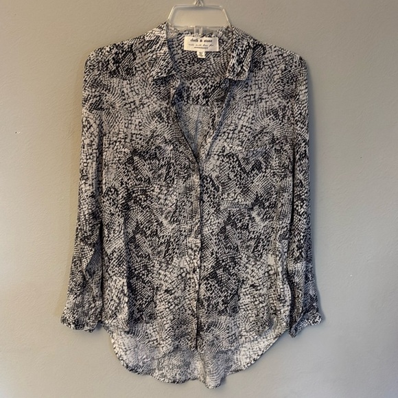 Cloth & Stone for Anthropologie Snake Print Button-down Size XS - Picture 1 of 5